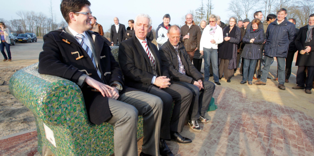 social sofa01.jpg