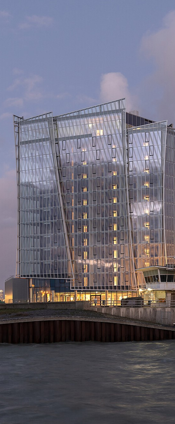 Inntel_Foto hotel gereed_bij schemering.jpg