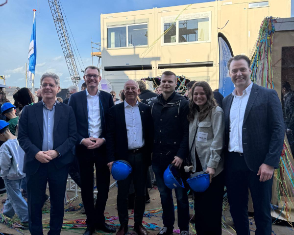 Feestelijke handeling Hendrik Ido Ambacht