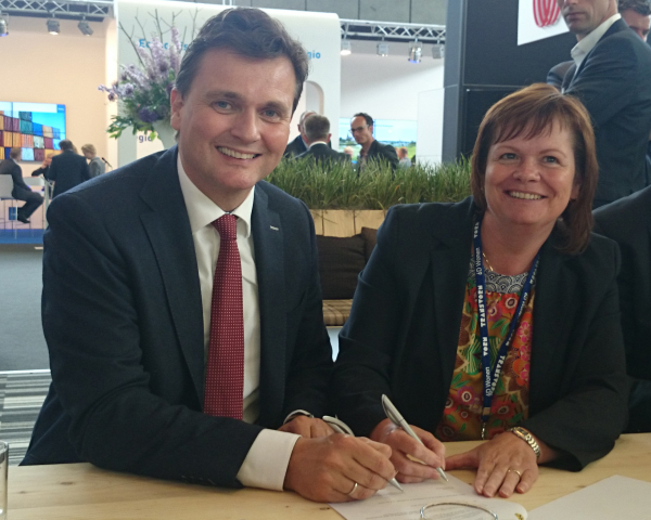 2014 juni Ondertekening OVK Provada .jpg