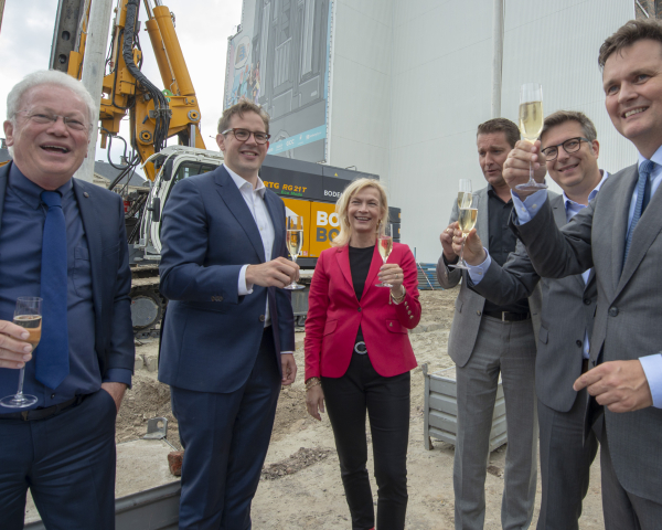 Groningen start bouw WestCord hotel met wethouder Paul de Rook 10.jpg