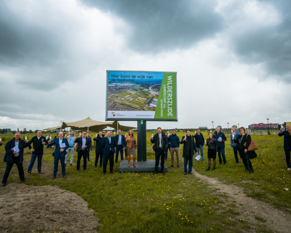 Foto Ariane Kok_Lansingerland_Feestelijke Mijlpaal Masterplan Wilderszijde_Groepsfoto.jpg