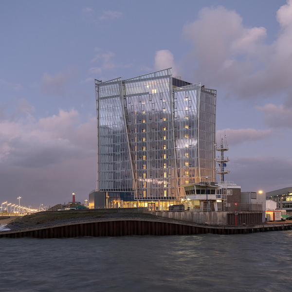 Inntel_Foto hotel gereed_bij schemering.jpg