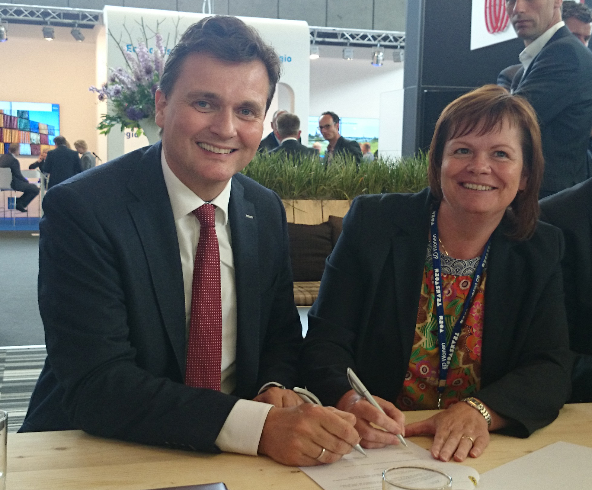 2014 juni Ondertekening OVK Provada .jpg